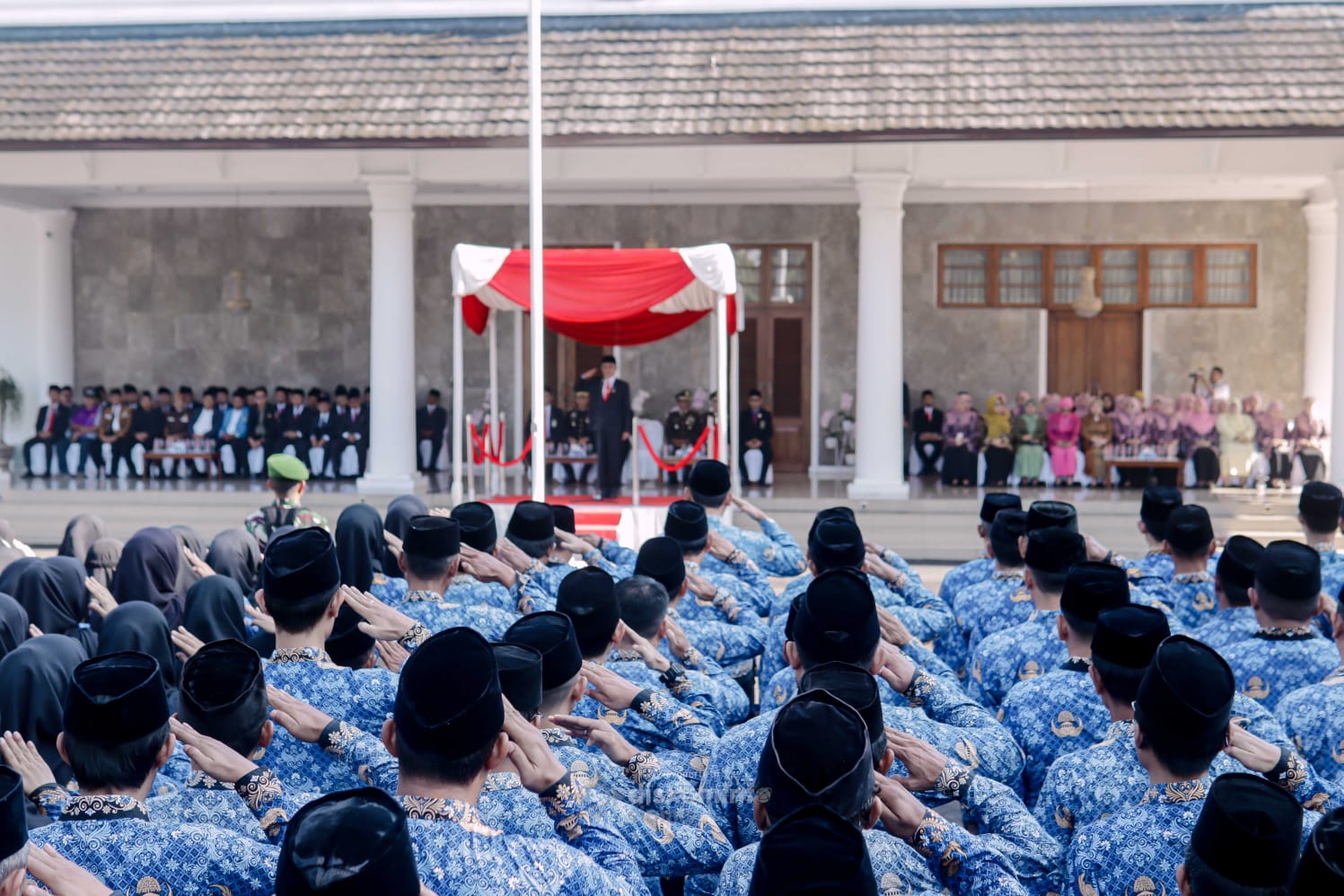 Berlangsung Khidmat, Bupati Ci...